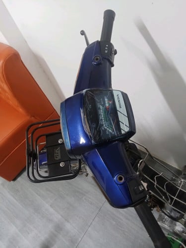 អាសង់តែមឆេះ មានពន្ធ