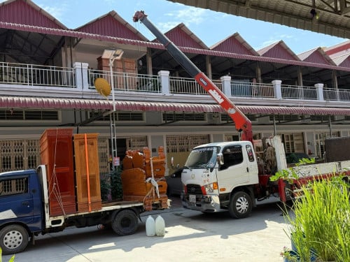 ឡានស្ទូច​ជួល​