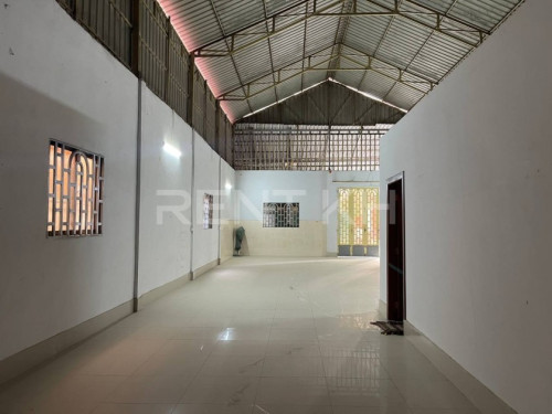 ឃ្លាំងសំរាប់ជួលនៅចំរើនផល