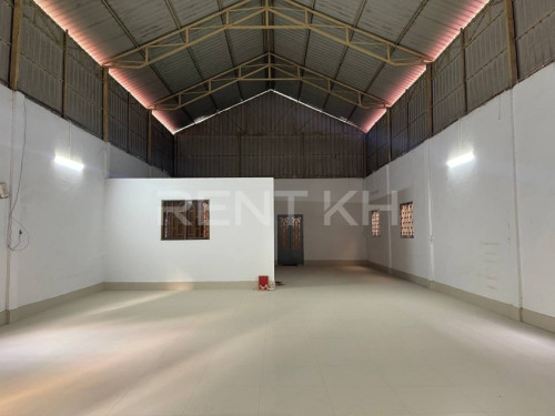 ឃ្លាំងសំរាប់ជួលនៅចំរើនផល