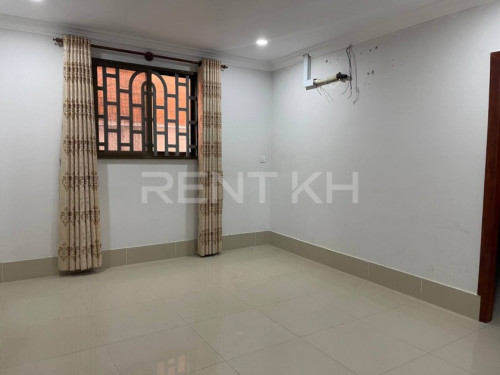 ឃ្លាំងសំរាប់ជួលនៅចំរើនផល