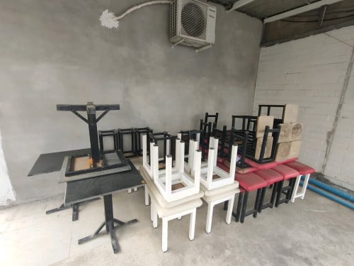 លក់កៅអីនិងតុទាំងអស់ដូចក្នុងរូប