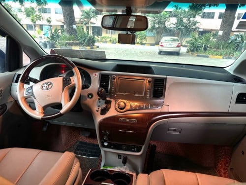 ឡានជិះផ្ទាល់ខ្លួន​ លក្ខណ:គ្រួសារ​