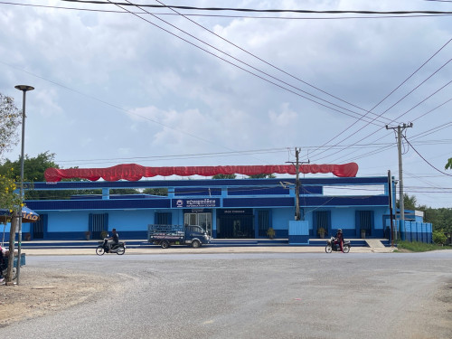 ដីជាប់ផ្លូវធ