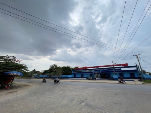 ដីជាប់ផ្លូវធ