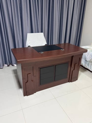 តុប្រធាន ខ្នាត 1.4mx0.7m