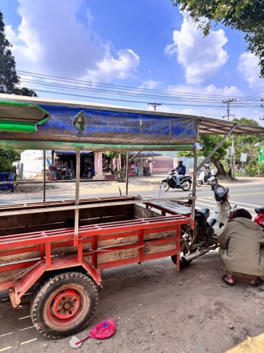 លក់រម៉កកង់បីលក់ទាំងម៉ូតូនិងរម៉កកង់បីមានតំបូលស្រាប់កាលទិញ1200$ឥលូវលក់បន្ទាន់ត្រឹមតែ400$