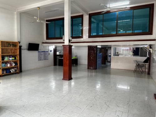 ផ្ទះលក់តម្លៃល្អ 2ល្វែងទីតាំងល្អមានប្រាក់ចំណូល1300$ ថេរស្រាប់