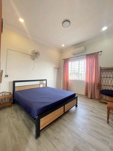 ផ្ទះជួលជាន់ទី 2 នៅខាងវាលស្បូវ ច្បារអំពៅ តម្លៃ250$ មានសំភារះមាសិត