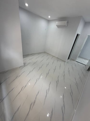 波贝市出租公寓楼,25间卧室,30间浴室,一层大厅面积200平方米