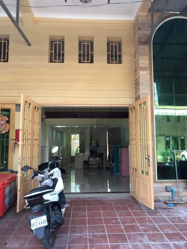 ផ្ទះជួល ក្នុងបុរី លឹម ឈាងហាក់ (ចំការដូង) តម្លៃ 250$ តំបន់កំពុងអភិវឌ្ឍន៍ និងងាយស្រួលធ្វើដំណើរ