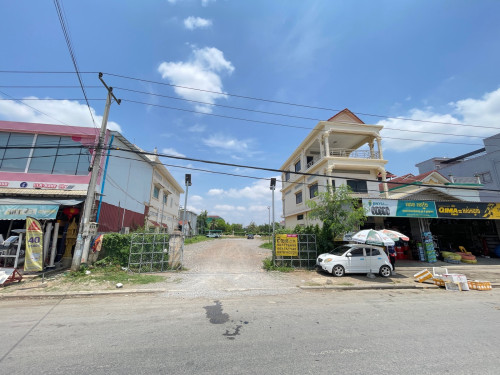 ដីលក់ជាប់ផ្លូវជាតិលេខ5ខាងកើតលោកតាដំបងក្រញ៉ូង