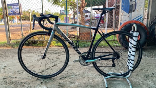 កង់នៅស្អាត សាយ52 លក់350$ ត្រូវថ្លៃថែមឈ្នាន់អោយ 077789200/0962861415