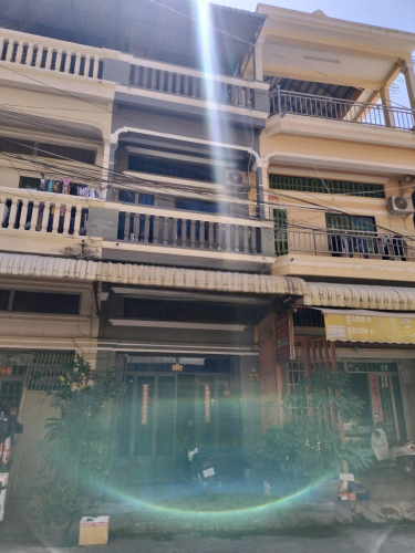 ផ្ទះជួល អាជីវកម្មមុខផ្សារចាក់អង្រែក្រោម ផ្លូវ60ម មានសំភារះមាសិត