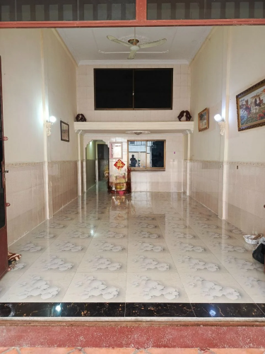 ផ្ទះជួល នៅផ្លុវ ង70 ម្តុំបន្ទាយទាហាន ហួសស្ពានអាកាសចោមចៅបន្តិច តម្លៃ 200$ មានម៉ាស៊ីនត្រជាក់៖ 2 គ្រឿង
