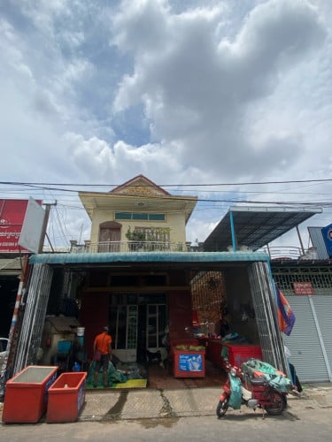 ផ្ទះលក់ (8x31m) 255m2 នៅជាប់ផ្លូវធំ ផ្លូវម៉ុងរិទ្ធី អាចបើកអាជីវកម្មបាន នៅសល់ចំហៀងផ្ទះ អាចចតម៉ូតូបាន