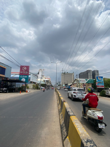 ផ្ទះលក់ (8x31m) 255m2 នៅជាប់ផ្លូវធំ ផ្លូវម៉ុងរិទ្ធី អាចបើកអាជីវកម្មបាន នៅសល់ចំហៀងផ្ទះ អាចចតម៉ូតូបាន
