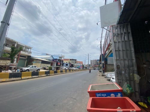 ផ្ទះលក់ (8x31m) 255m2 នៅជាប់ផ្លូវធំ ផ្លូវម៉ុងរិទ្ធី អាចបើកអាជីវកម្មបាន នៅសល់ចំហៀងផ្ទះ អាចចតម៉ូតូបាន