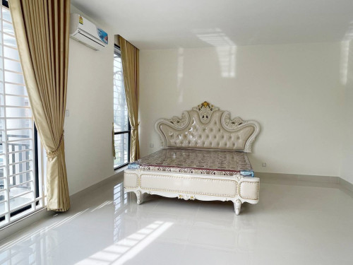 វីឡាភ្លោះBសម្រាប់ជួល នៅបុរីប៉េងហួតដឹស្តាមេរ៉ាហ្គាដិន 50m