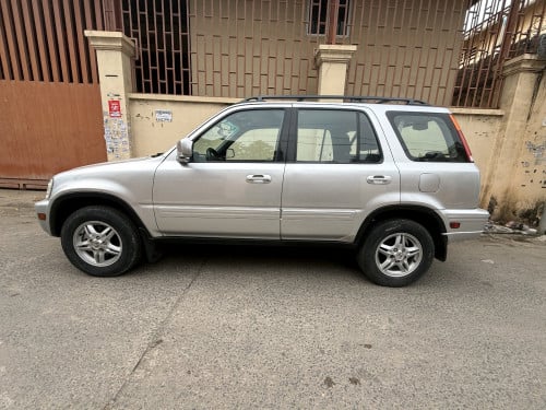 ដាក់លក់Honda CRVឆ្នាំ(2000)មានABSមានប៉ុងក្រោយធានាឡានថ្មីជូនបងប្អូន