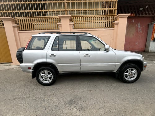 ដាក់លក់Honda CRVឆ្នាំ(2000)មានABSមានប៉ុងក្រោយធានាឡានថ្មីជូនបងប្អូន