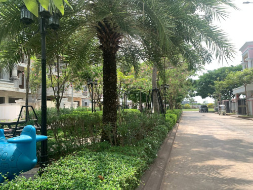 🏠 វីឡាភ្លោះថ្មីសម្រាប់លក់ (ទល់មុខសួន) ក្នុងបុរីភូមិសាគូរ៉ា