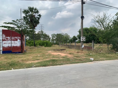 🏡 ដីសម្រាប់លក់ — ជាប់ផ្លូវបេតុង អាចសង់ផ្ទះភ្លាម!