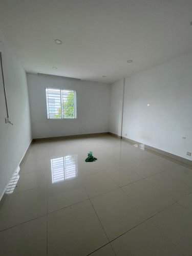 🏡ផ្ទះកែងលក់បុរីពិភពថ្មីឈូកវ៉ា1- តម្លៃលក់ 65000$- 2បន្ទប់គេង 3បន្ទប់ទឹក-