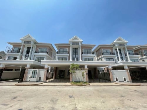 🏡វីឡាភ្លោះ A សម្រាប់លក់បន្ទាន់ខ្លាំង នៅក្នុងបុរីប៉េងហួតបឹងស្នោរ  ( Eco Melody)
