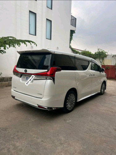 017 ម្ចាស់ដើមទីមួយ តាប់ឡូស៊ីន