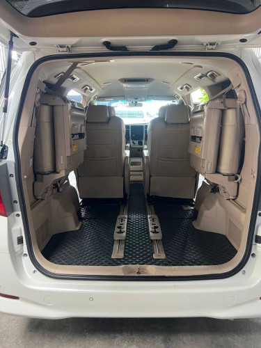 2011 Toyota Alphard 2 auto door