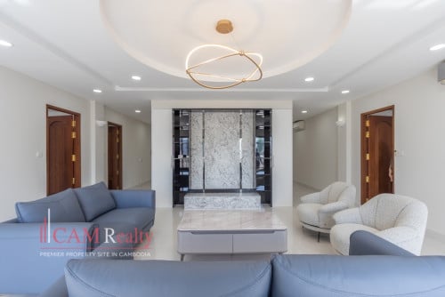 4 Bedroom Penthouse Serviced Apartment For Rent in BKK1
