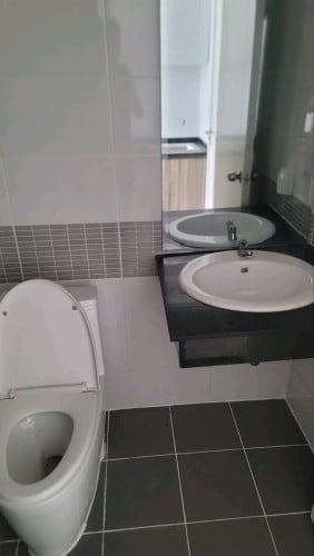 Apartment flat for sale, new building. Used for a month only.