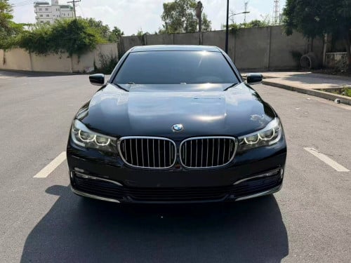 BMW 7 series 740i ឡានក្រដាសពន្ធ