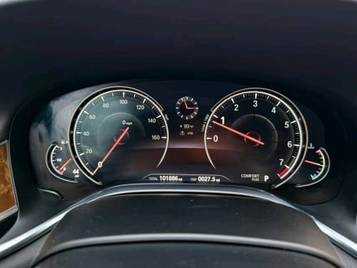 BMW 7 series 740i ឡានក្រដាសពន្ធ