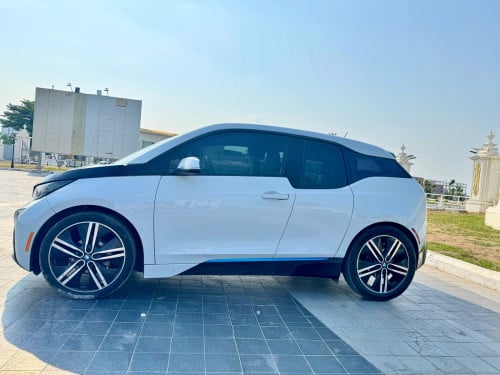 BMW I3 2014 Rex Full Option (សាំង+អគ្គសីនី) អាគុយដូរឆ្នាំ018រួចជិះបាន180Km