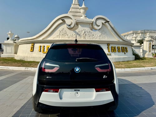 BMW I3 2014 Rex Full Option (សាំង+អគ្គសីនី) អាគុយដូរឆ្នាំ018រួចជិះបាន180Km