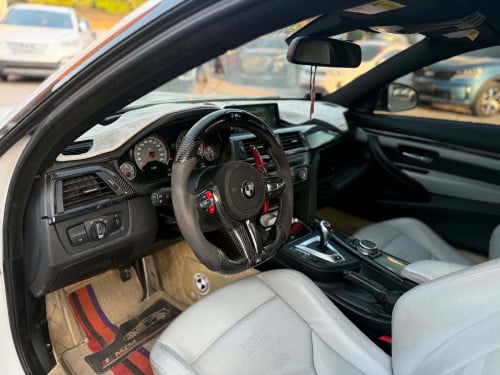 BMW M4 2015 មានគ្រឿងលេងស្រាប់