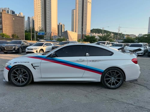 BMW M4 2015 មានគ្រឿងលេងស្រាប់