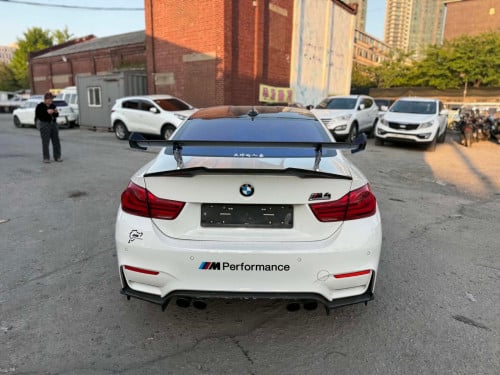 BMW M4 2015 មានគ្រឿងលេងស្រាប់