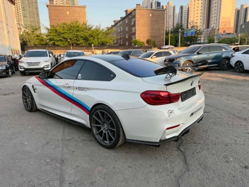 BMW M4 2015 មានគ្រឿងលេងស្រាប់