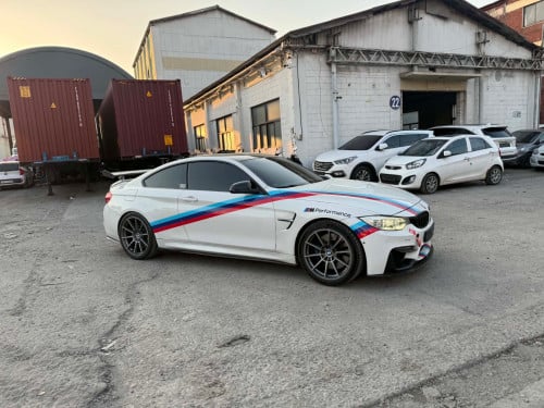 BMW M4 2015 មានគ្រឿងលេងស្រាប់