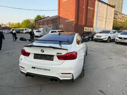 BMW M4 2015 មានគ្រឿងលេងស្រាប់