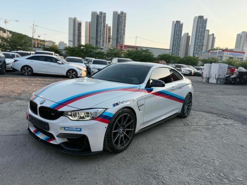 BMW M4 2015 មានគ្រឿងលេងស្រាប់