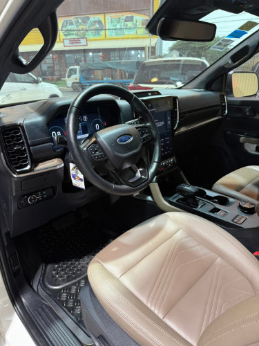 Ford Everest Titanium ស៊េរីឆ្នាំ 2023 ប្រេី 44,000km