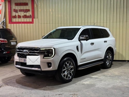 Ford Everest Titanium ស៊េរីឆ្នាំ 2023 ប្រេី 44,000km