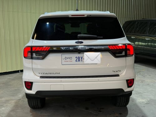 Ford Everest Titanium ស៊េរីឆ្នាំ 2023 ប្រេី 44,000km