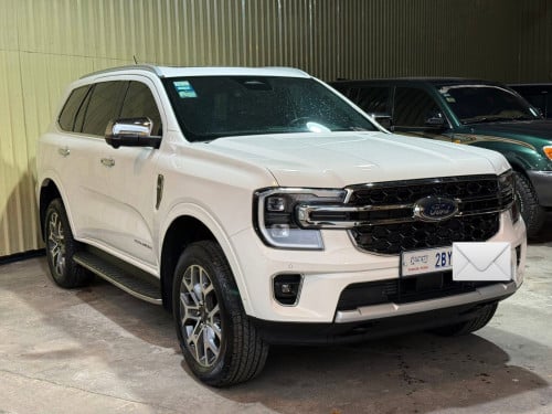 Ford Everest Titanium ស៊េរីឆ្នាំ 2023 ប្រេី 44,000km