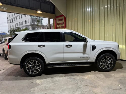 Ford Everest Titanium ស៊េរីឆ្នាំ 2023 ប្រេី 44,000km