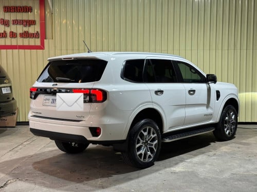 Ford Everest Titanium ស៊េរីឆ្នាំ 2023 ប្រេី 44,000km